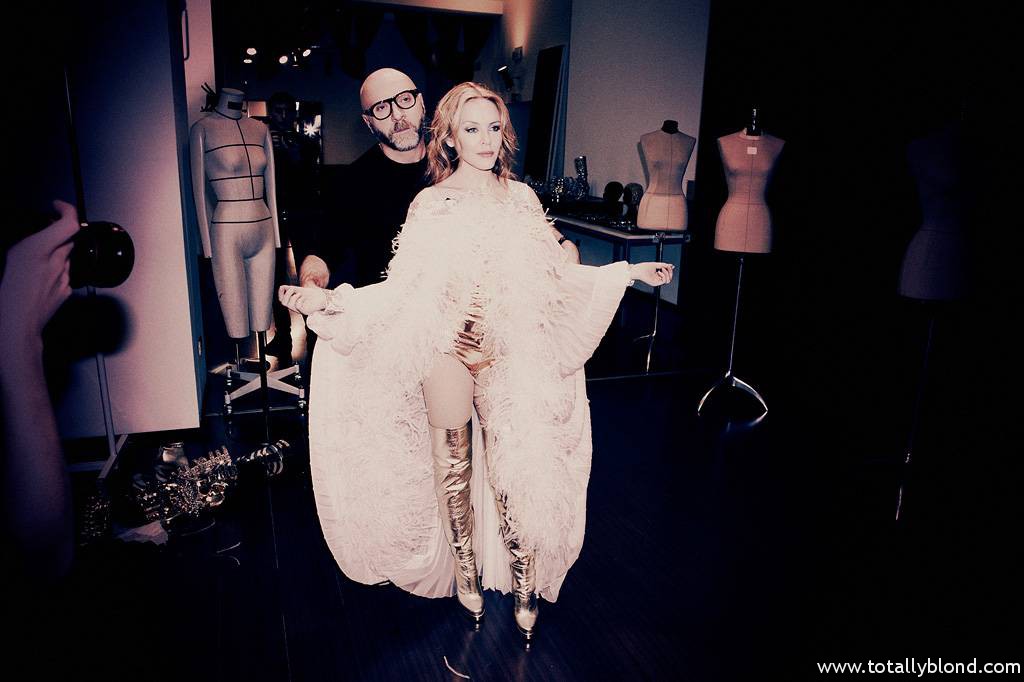 Kylie_Minogue_DG_Costumes_LesFolies_03