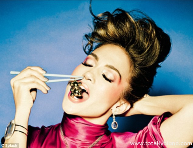 Jennifer_Lopez_TOUS_2011_04