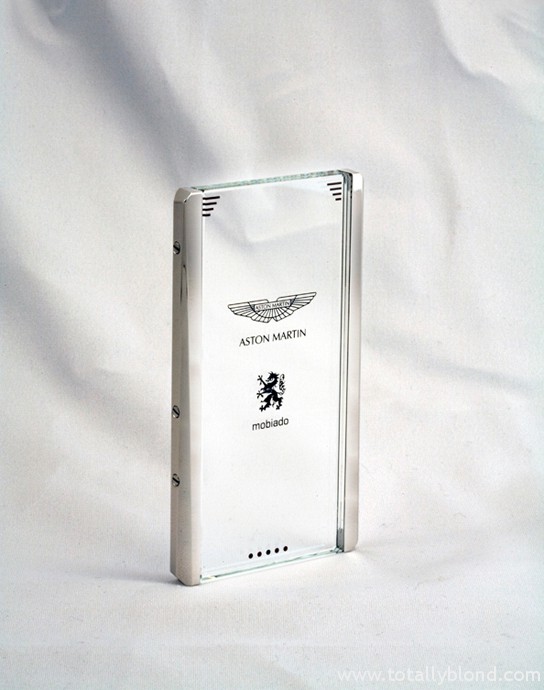 MobiadoAstonMartin00