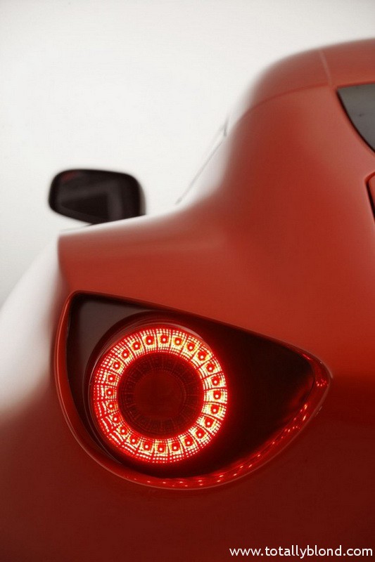aston-martin-v12-zagato-00-944x464_