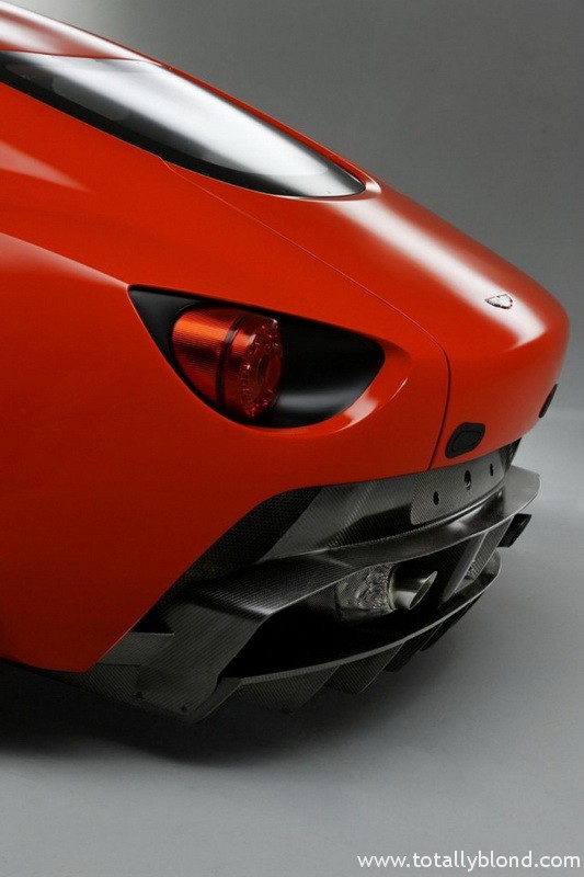 aston-martin-v12-zagato-00-944x467_