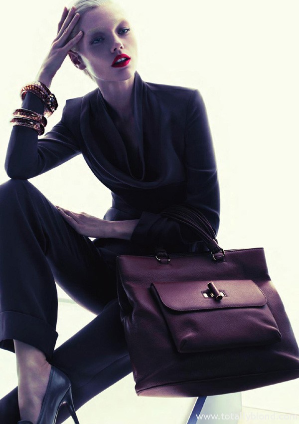 Sasha-Pivovarova-for-Giorgio-Armani-FW-2011_12-DesignSceneNet-01