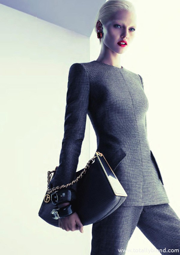 Sasha-Pivovarova-for-Giorgio-Armani-FW-2011_12-DesignSceneNet-02