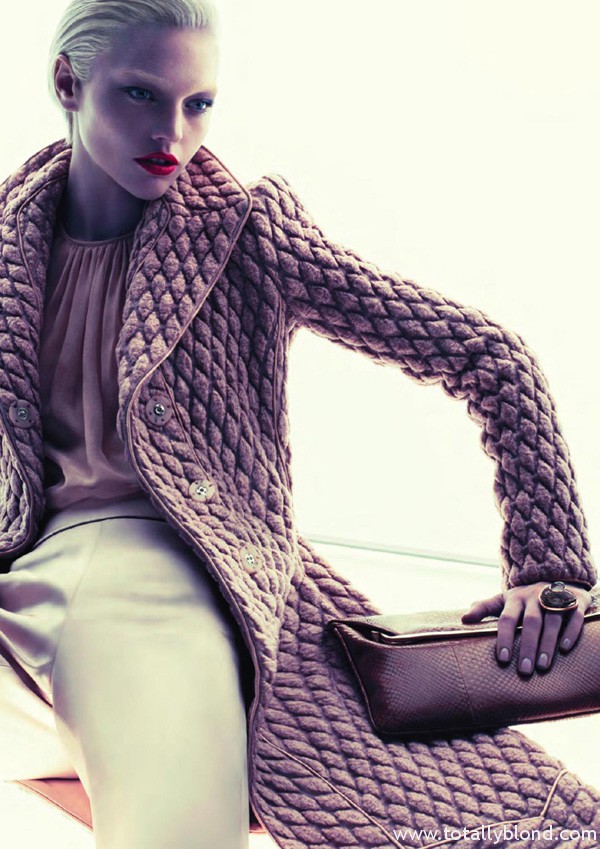 Sasha-Pivovarova-for-Giorgio-Armani-FW-2011_12-DesignSceneNet-08