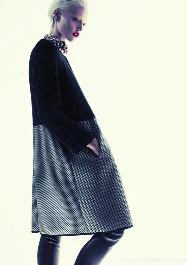 Sasha-Pivovarova-for-Giorgio-Armani-FW-2011_12-DesignSceneNet-11