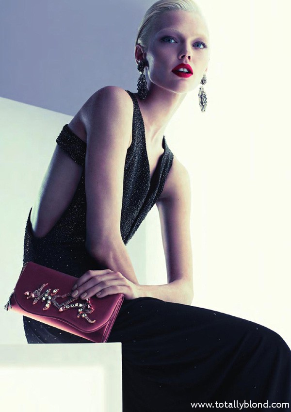 Sasha-Pivovarova-for-Giorgio-Armani-FW-2011_12-DesignSceneNet-19