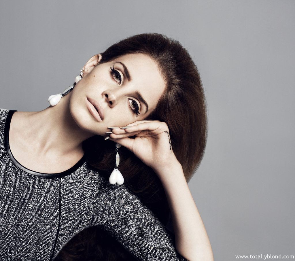 Lana_Del_Rey_HM_Fall_Winter_Campaign_01