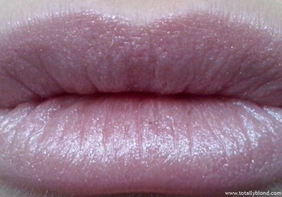 Oriflame The ONE Power Shine Lipstick Glistening Rose Swatches on lips